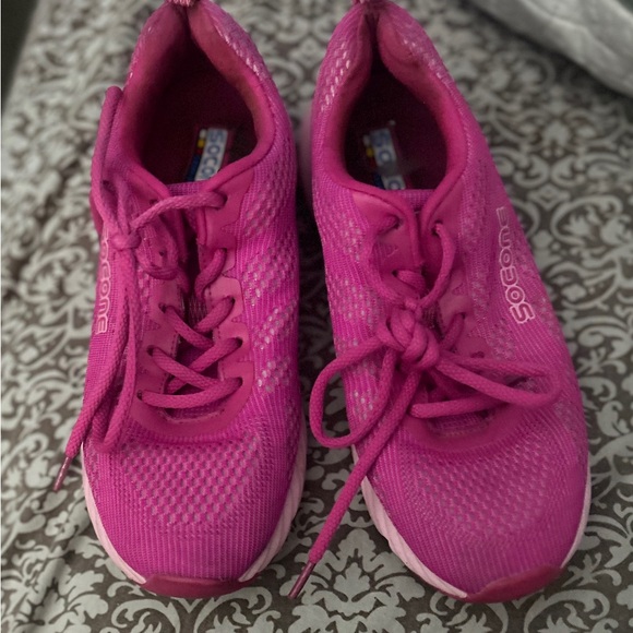 Socone Running Shoes - Women's Hot Pink - Picture 3 of 7